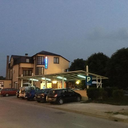 Motel Otoka Donji Vakuf エクステリア 写真