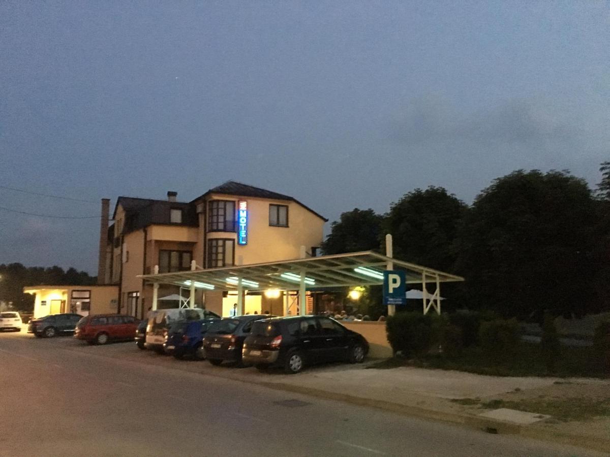 Motel Otoka Donji Vakuf エクステリア 写真